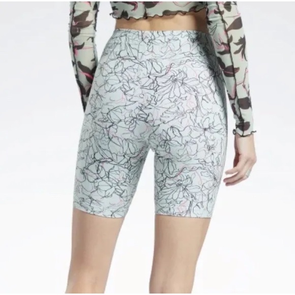 Reebok Classics Contour Floral Print Legging Women Shorts HB8623 - Small - Picture 3 of 8